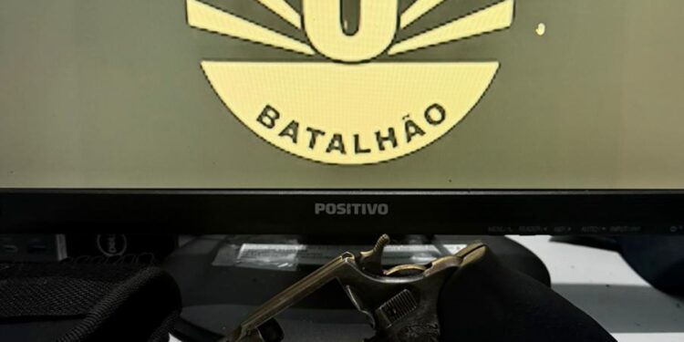 Polícia Militar apreende arma de fogo após denúncias de disparos em Corumbá