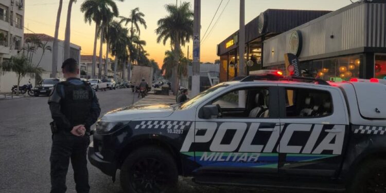 Polícia Militar conduz autor de furto no bairro Dom Bosco, em Corumbá.