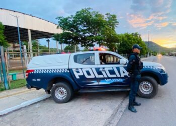Polícia Militar conduz autor por perturbação do sossego e ameaça no bairro Maria Leite, em Corumbá.