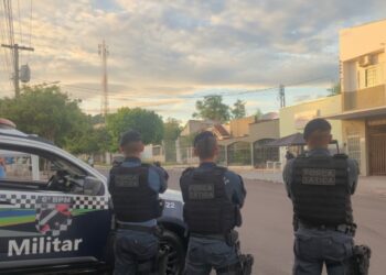 Polícia Militar cumpre mandado de prisão e apreende entorpecente durante abordagem em Corumbá
