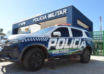 Polícia Militar e DAM prendem homem em flagrante por descumprimento de medida protetiva e agressão à esposa em Coxim