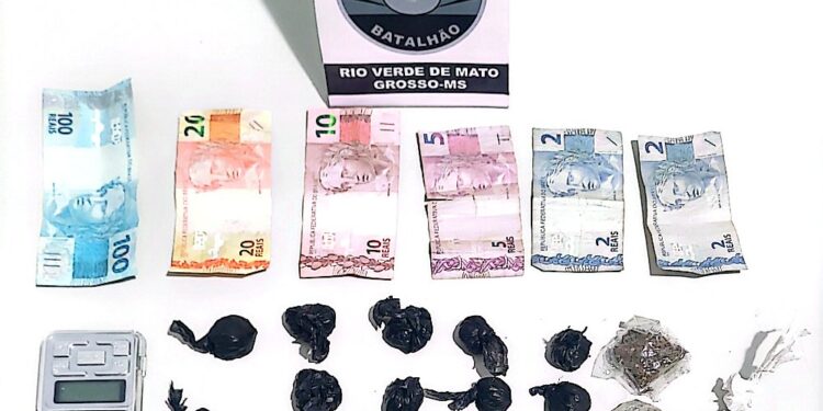 Polícia Militar prende jovem por tráfico de drogas em Rio Verde