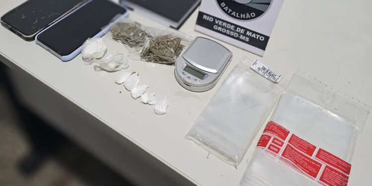 Polícia Militar prende mulher por tráfico de drogas em Rio Verde