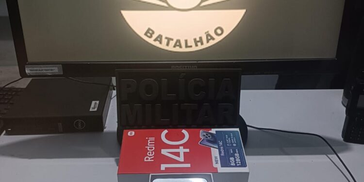 Polícia Militar recupera celular roubado após rastreamento no bairro Guaicurus, em Corumbá.