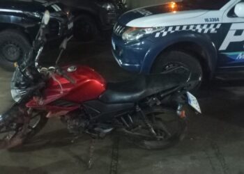 Polícia Militar recupera motocicleta furtada e prende mulher por receptação no bairro Jardim Paineiras, em Paranaíba