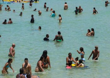 Procedimentos na pele devem ser evitados no verão, aponta médica