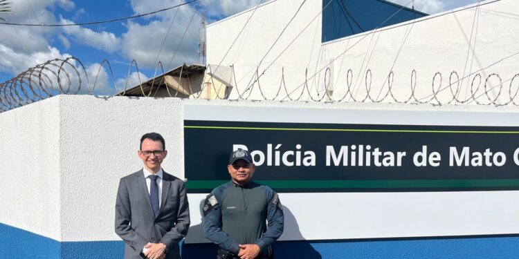 Promotor de Justiça realiza visita institucional ao Pelotão da Polícia Militar de Sonora