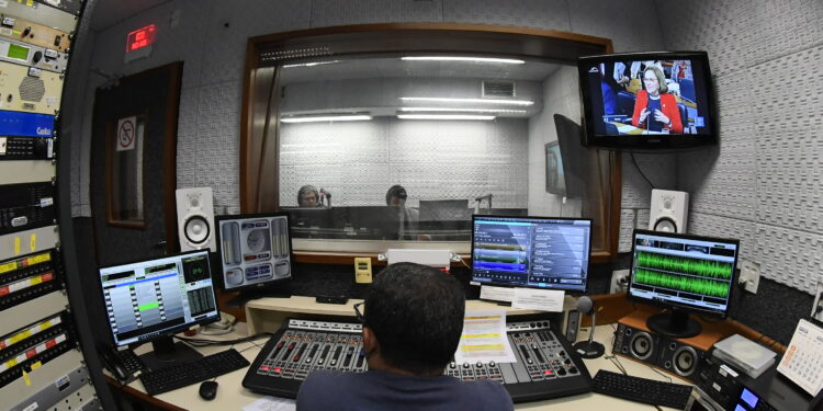 Rádio Senado completa 29 anos