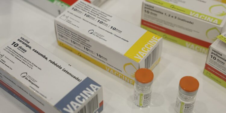 São Paulo realiza Dia D de vacinação contra sarampo e febre amarela