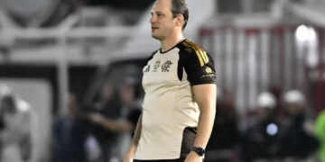 Flamengo revisa estratégia e leva principais jogadores ao clássico