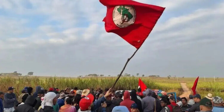 Lula participa do encerramento do Encontro Nacional do MST