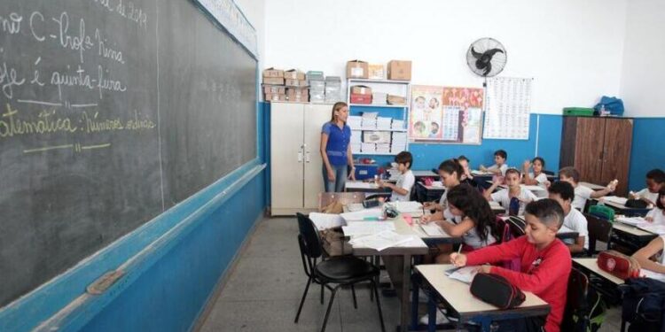 Tributação sobre bets poderá garantir isenção de IR a professores