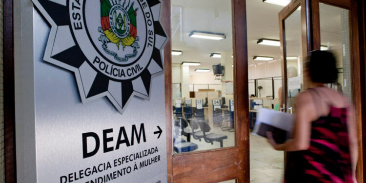 Violência contra a mulher: CCT avalia inclusão do tema na 'Voz do Brasil'