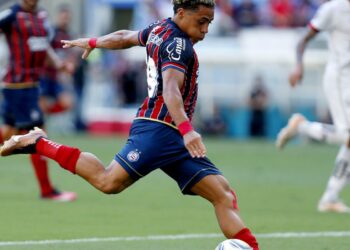 Vitória e Bahia: clássico do futebol baiano na TV Brasil neste domingo