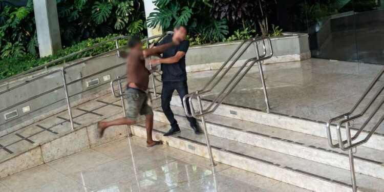 Andarilho que agrediu paciente transplantado é transferido após briga em cela