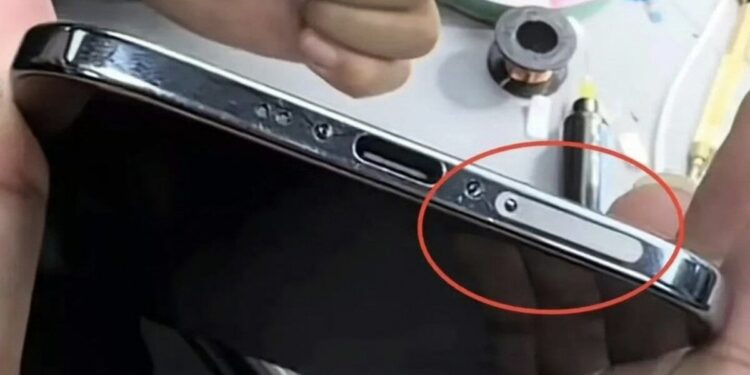 Imagem mostra um iPhone Air modificado, com uma entrada pra chip físico