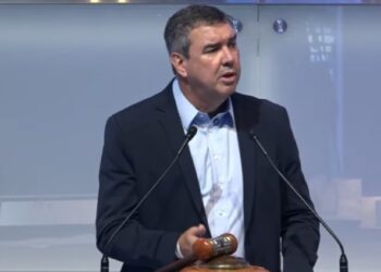 Riedel volta ao comando de MS após férias de 18 dias