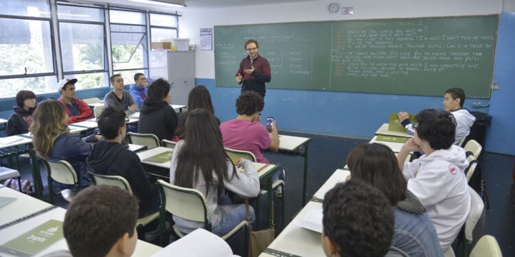 Educação: Piso do Magistério sobe para R$ 5,1 mil em 2026