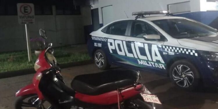 Perseguição policial com tiros termina com motociclista preso em Maracaju