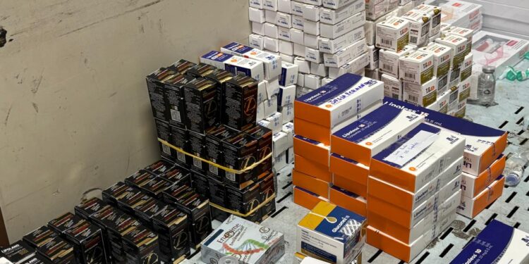 Canetas emagrecedoras ilegais são apreendidas em operação da SES