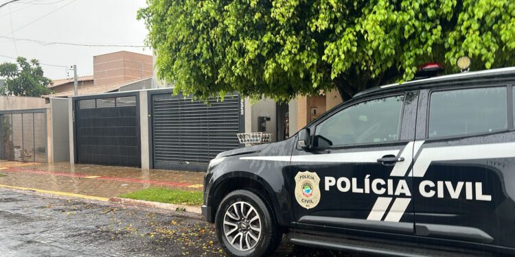 Polícia Civil cumpre mandado por violência doméstica, apreende arma de fogo e munições e autua homem em Campo Grande