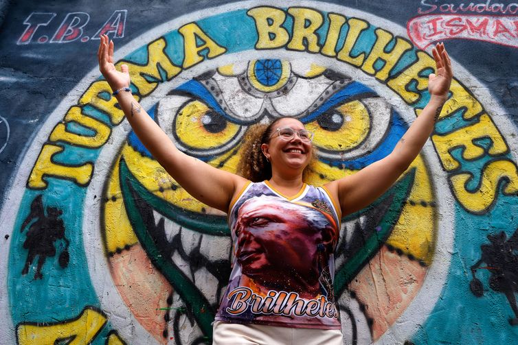 Rio de Janeiro (RJ), 06/02/2026 - Vanessa Amorim, produtora cultural e fundadora da turma de bate-bola feminino, Brilhetes de Anchieta, que se prepara para o carnaval 2026, em Anchieta, zona norte da cidade.  Foto: Tânia Rêgo/Agência Brasil