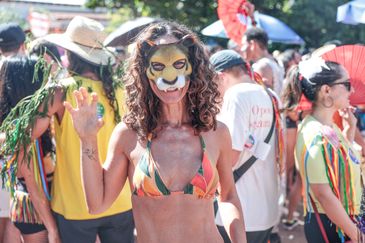 Joédson Alves/Agência Brasil Brasília (DF), 15/02/2026 - Monique Menezes, participa do carnaval de rua, bloco Charretinhas do Forró (celebra os ritmos no Norte), praça Zé Ramalho. na Vila Planalto.
Foto: Joédson Alves/Agência Brasil