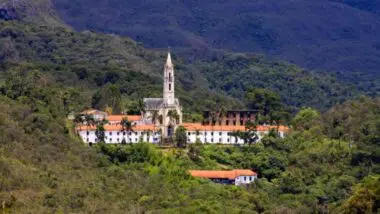 Maior PIB per capita do Brasil: Catas Altas lidera o ranking nacional, impulsionada pela mineração, embora esse indicador não signifique que a renda permaneça no município.