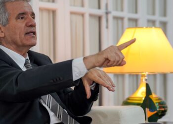 Embaixador de Cuba chama de genocídio medidas de Trump sobre petróleo