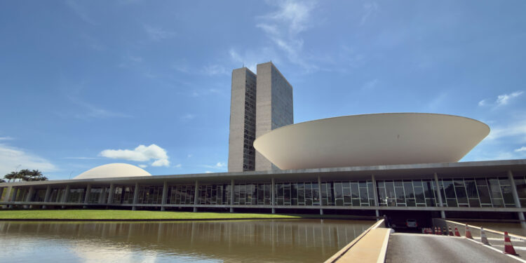 Paulinho da Força lança pré-candidatura ao Senado com apoio de Motta