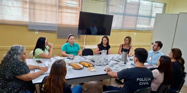 Polícia Civil participa de reunião da Rede Integrada de Proteção à Criança e ao Adolescente em Camapuã