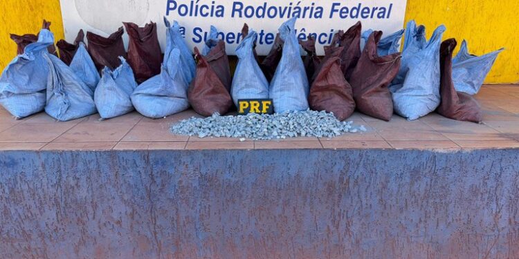PRF apreende 625 kg de metal raro na fronteira com a Bolívia