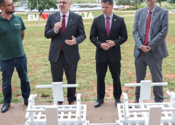 Antena de testes da TV 3.0 é instalada na Torre de TV, em Brasília