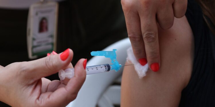 Anvisa aprova nova indicação terapêutica para vacina contra o HPV