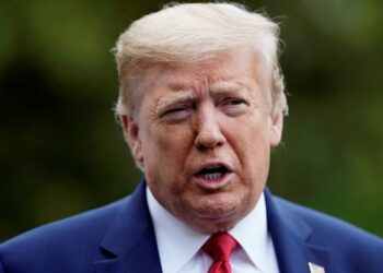 Após críticas, Casa Branca apaga post de Donald Trump com teor racista