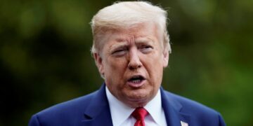 Após críticas, Casa Branca apaga post de Donald Trump com teor racista