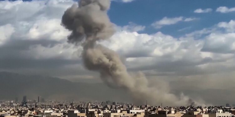 Ataque ao Irã é por petróleo e controle da região, dizem especialistas