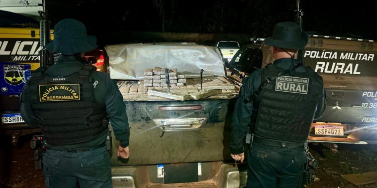 BATALHÃO DE POLÍCIA MILITAR RURAL EM AÇÃO CONJUNTA COM A POLÍCIA MILITAR RODOVIÁRIA  APREENDEM CERCA DE 2 TONELADAS DE MACONHA EM TERENOS/MS