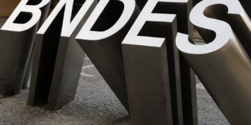 BNDES libera R$ 280 mi para fábrica de bateria da transição energética