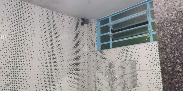 Câmera é encontrada em banheiro feminino de escola na Mata do Jacinto