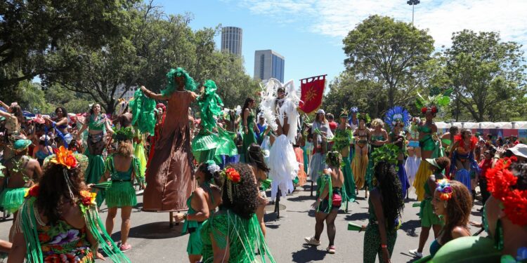 Bloco Quizomba celebra o verde e a sustentabilidade nas ruas do Rio