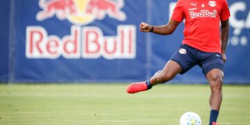 Bragantino multa jogador que fez declaração machista sobre árbitra