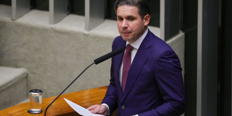 CPI do Master vai entrar em "fila” de solicitações, diz Hugo Motta