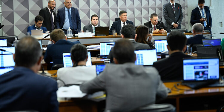 CPMI aprova pedidos de prisão e quebra de sigilos de servidores do INSS