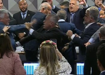 CPMI do INSS tem empurra-empurra e quebra de sigilo de filho de Lula