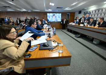 CPMI: parlamentares discutem retirada de documentos sobre Banco Master