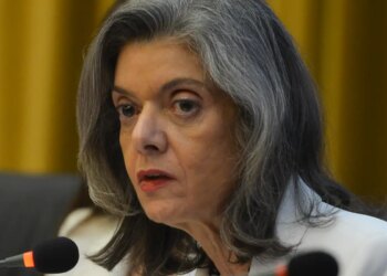 Cármen Lúcia vota contra gratificação de desempenho a inativos do INSS