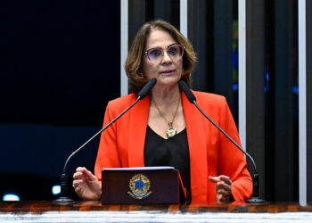 Em discurso, à tribuna, senadora Damares Alves (Republicanos-DF).