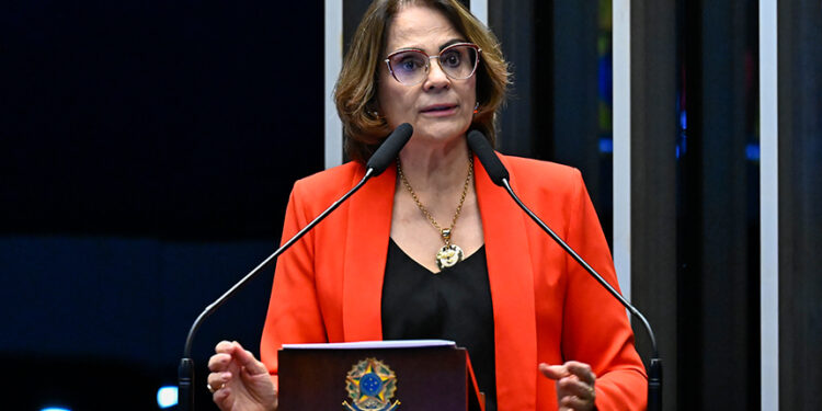 Em discurso, à tribuna, senadora Damares Alves (Republicanos-DF).