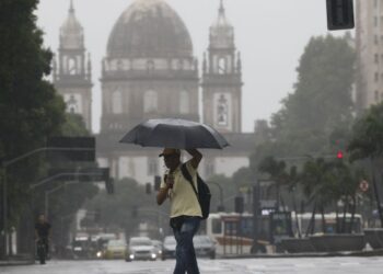 Chuvas intensas no Rio de Janeiro levam ao acionamento da Marinha